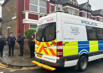 Polîsan li Londonê bi ser KCC’ê de girtin