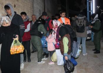 Gelê Helebê ji ber êrîşên çeteyan derbasî taxên Kurdan dibin