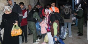 Gelê Helebê ji ber êrîşên çeteyan derbasî taxên Kurdan dibin