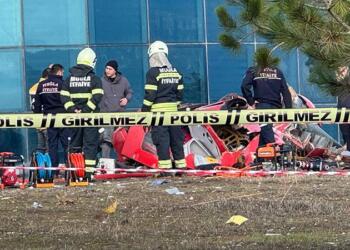 Helîkoptera ambûlans li nexweşxaneyê qelibî: 4 kes mirin