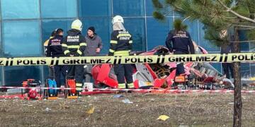 Helîkoptera ambûlans li nexweşxaneyê qelibî: 4 kes mirin