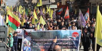 Gel li Rojava li dijî êrîşan derketin qadê