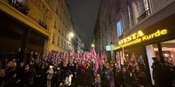 Kurdistaniyan komkujiyên Parîsê şermezar kirin