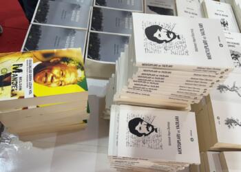 Polîsan pirtûkên Nelson Mandela û Hayrî Durmuş desteser kirin