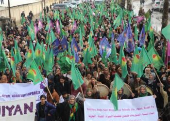 Jinên Hesekê bi girseyî piştgirî dan YPJê