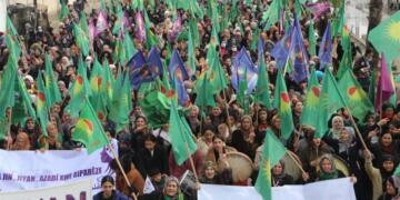 Jinên Hesekê bi girseyî piştgirî dan YPJê