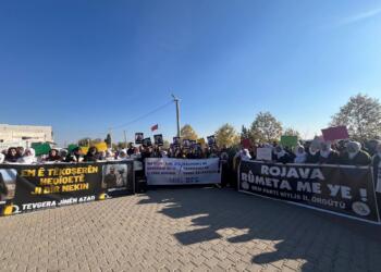 Li ser sînor bang kirin: Em kamera û pênûsên wan li erdê nahêlin