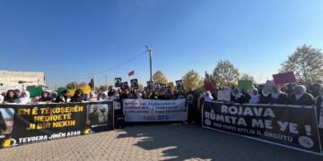 Li ser sînor bang kirin: Em kamera û pênûsên wan li erdê nahêlin