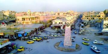 Êrîşkarekî li Reqayêyê gule reşand: 43 kes birîndar bûn