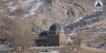 Tirba Ehmedê Xanî ji Kurdî bêpar e!