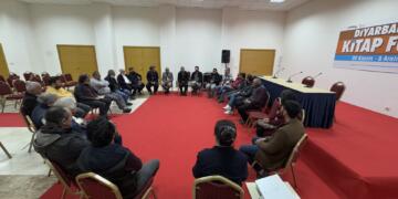 8emîn Fuara Pirtûkan a Amedê bi eleqeya xwîneran û şahî didome