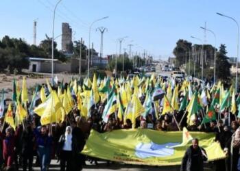 Gelê Tebqa û Cizîrê li dijî êrîşên Tirkiyeyê meşiyan