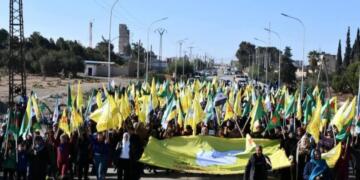 Gelê Tebqa û Cizîrê li dijî êrîşên Tirkiyeyê meşiyan