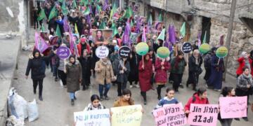 Li Şêxmeqsûd û Eşrefiyê jin li dijî êrîşan meşiyan