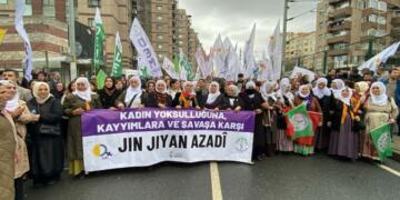 Hêzên demokrasiyê ji Stenbolê Rojava silav kir