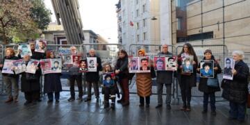 Dayikên Şemiyê li Qada Galatasarayê rojnamevan bi bîr anîn