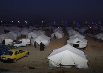 Koçberiya ji deverên dagirkirî ber bi Tebqayê ve didome