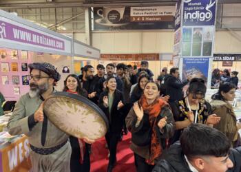 Xebatkarên Ma Musicê coş dan fuara pirtûkan