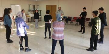 Şaredarîya Peyasî ra perwerdeyê hunermendê ciwanan