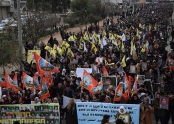 Kobanê de bi des hezaran kesî hemverê şerî de qadan ra yê