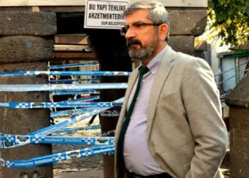 Hewnanê xo de azad bî