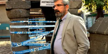 Hewnanê xo de azad bî