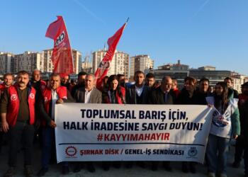 ‘Bi qeyûm û êrişan aştî pêk nayê’