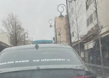 Vatişê “Oxlim, bavê te nikaribû!” erebeyê xo ra nusenê