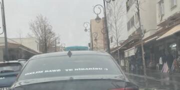 Vatişê “Oxlim, bavê te nikaribû!” erebeyê xo ra nusenê