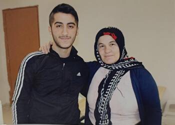 Wî bi fen û fûtê digirin û xistine hucreya yek kesî