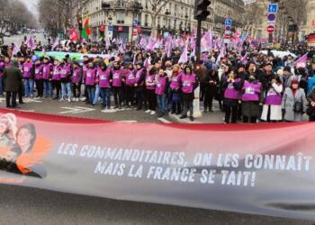 Li dijî komkujiyê li Parîsê meşiyan