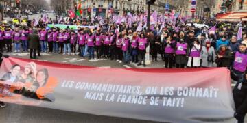 Li dijî komkujiyê li Parîsê meşiyan