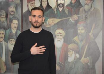 Sûrîyede elewî bêçare keyeyanê xo ra wêneyê Camîyê Emevîyî elaqnenê