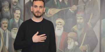 Sûrîyede elewî bêçare keyeyanê xo ra wêneyê Camîyê Emevîyî elaqnenê