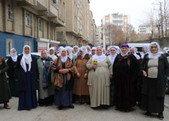 Dayik: Zarokên me ji ber zilmê çûn çiyê