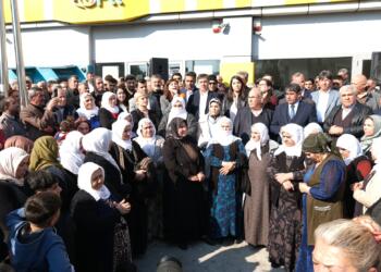 ‘Dê gel bi ser bikeve’