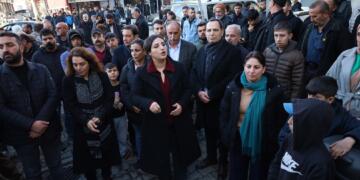 Gelê Sêrtê li dijî qeyûm meşiyan