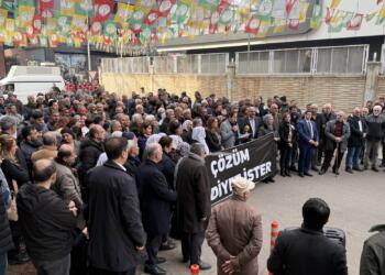 DBP û DEM Partî li Amedê ji bo çareseriyê meşiyan