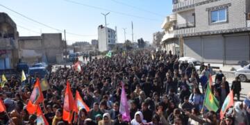 Xelkê Kobanê komkujiya li Sirînê şermezar kir