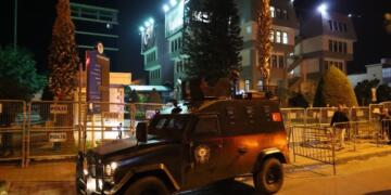 Hevşaredarên Akdenîzê hatin binçavkirin, şaredarî dorpêç kirin