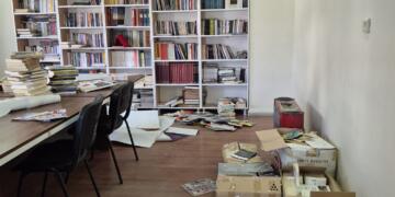 Polîsan bi sedan pirtûk û rojname desteser kirin