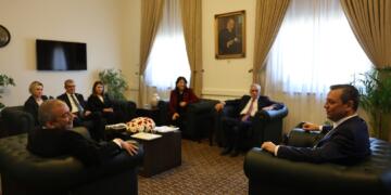 Şandeya Îmraliyê ya DEM Partiyê û Ozgur Ozel civîyan