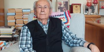 Fîkret Başkaya: Divê gel tenê siyasetê temaşe neke