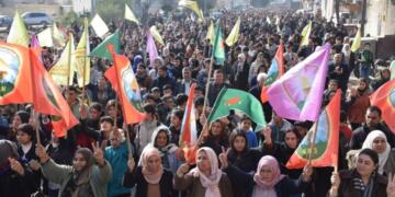 Bi hezaran Kobanî li dijî êrişan meşiyan