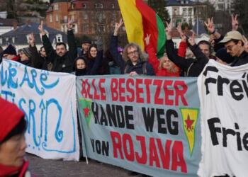 Enternasyonalîst ji bo Rojava meşiyan