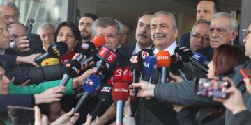 Sirri Sureyya Onder: Me pêşniyar û rexne xwestin