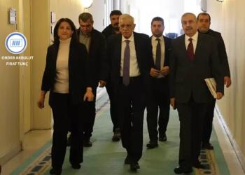 ‘Gonî pê gonî nêşuwîyena’