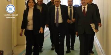 ‘Gonî pê gonî nêşuwîyena’