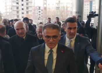 Qeyûmê Wanî mabenê bi vatişê ‘dizd est o’  kewt şaredarîye ra