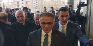 Qeyûmê Wanî mabenê bi vatişê ‘dizd est o’  kewt şaredarîye ra